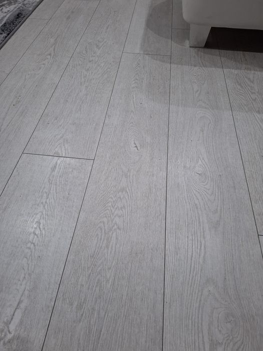 Vând parchet laminat