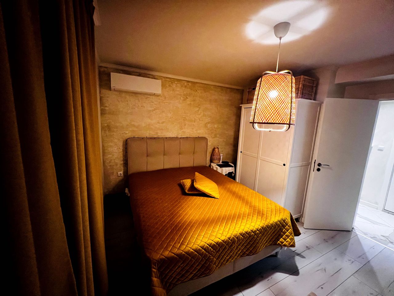 Продава се Тристаен апартамент в Варна, Център - 117 кв.м за 2308 €/кв.м - Снимка #4