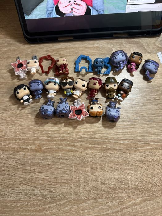 Продаю почти полную коллекцию фигурок ОСД из kinder joy.