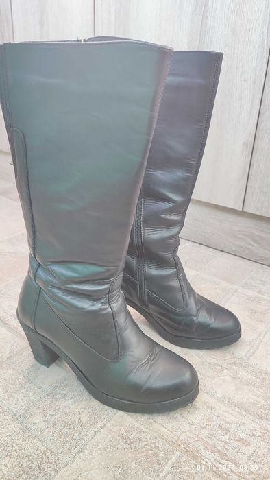 Продавам дамски ботуши от естествена кожа. N37.
