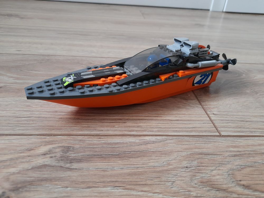 Lego city barca viteza
