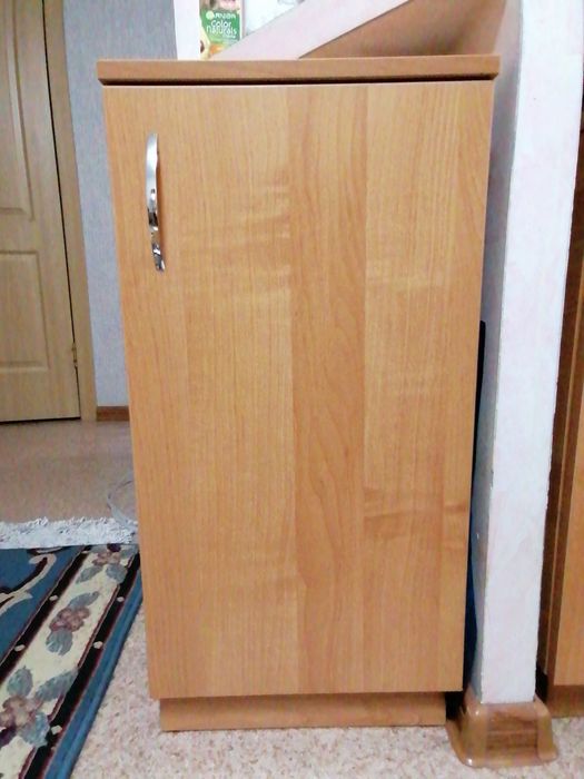 Тумбочка 3-х полочная