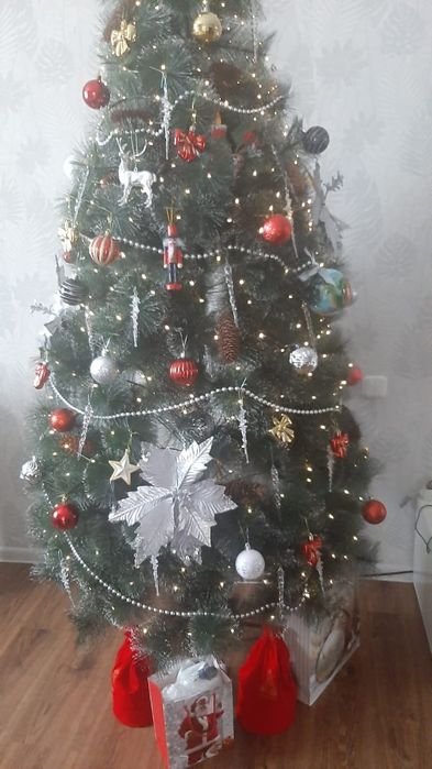 Продам искусственную елку 210см