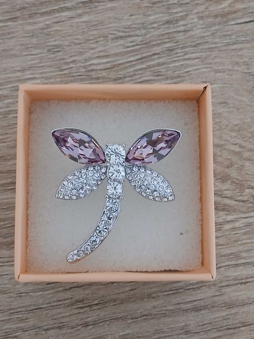 Bijuterii din argint cu pietre – model deosebit, lucrat fin