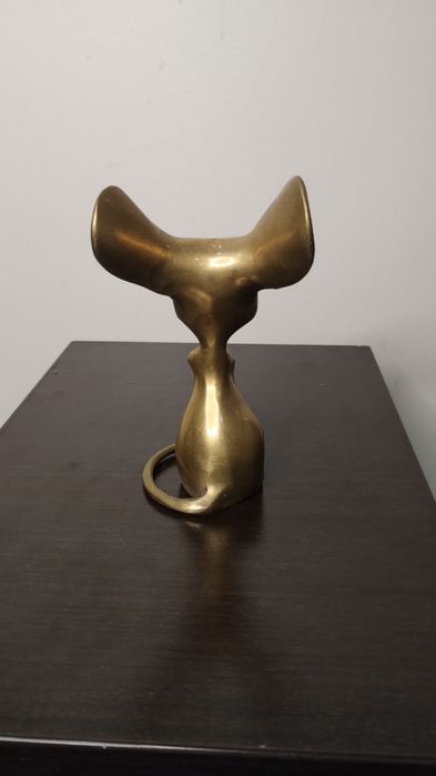 Много симпатична и нестандартна фигурка на мишле с големи уши. Бронз.