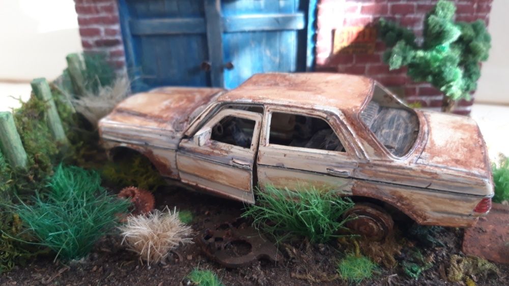 Макет-Diorama junk garage abandoned Mercedes-Benz E-Class