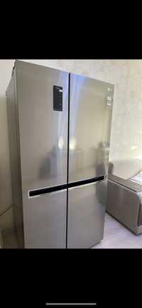 Холодильник LG Side-by-Side, DoorCooling+, Инверторный