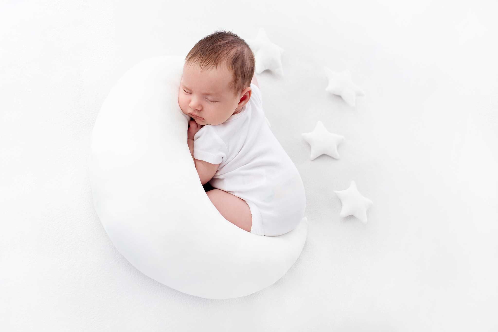 Сет луна, звезди и възглавничка за фотосесия за новородено