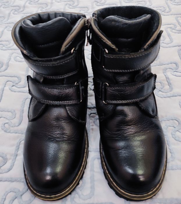 Продаются ботинки на мальчика. Натуральная кожа. Состояние идеальное.
