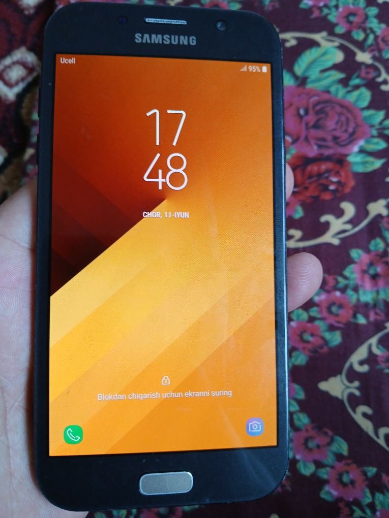 Samsung a7 (2017) sotiladi