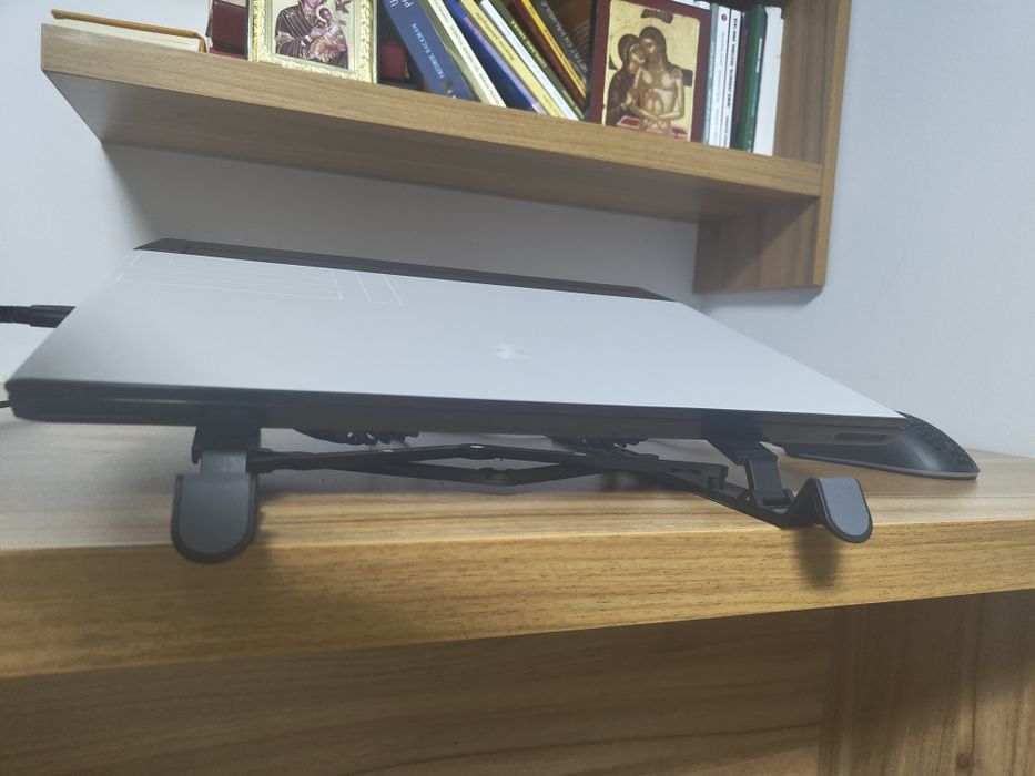 Vând Alienweare m15 r3