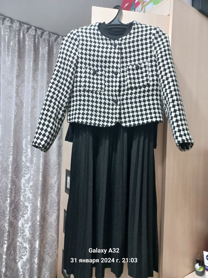 Платье с твидовым пиджаком, р-р 46, пр-во Корея, успейте купить.