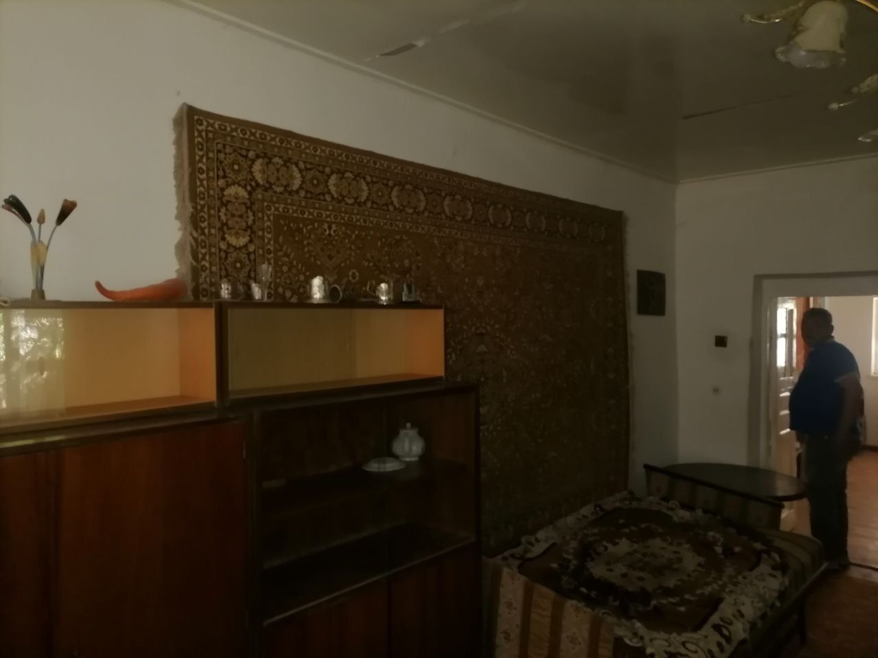 Продаётся свой дом, в районе танковога училища,,город Чирчик. 
Год пос