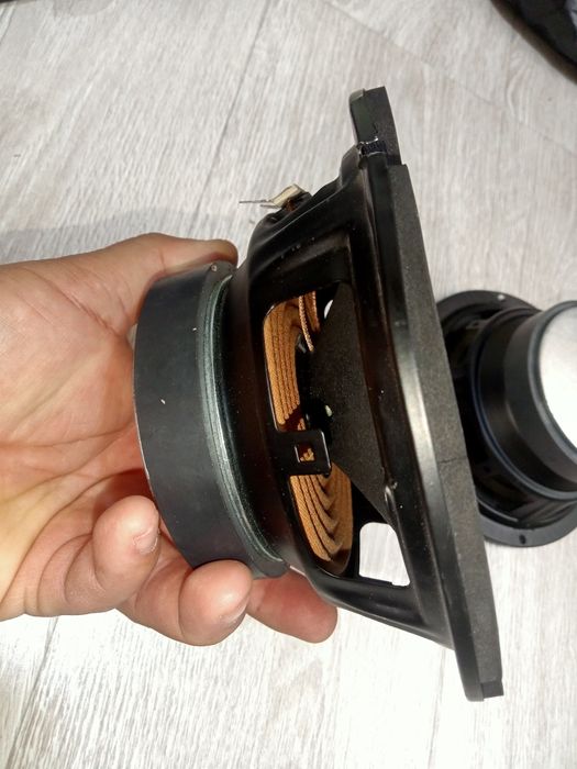 Продам калонки 16.5см в отличном состоянии.