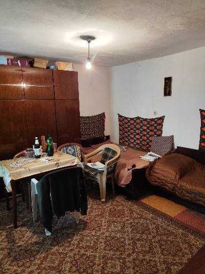 продавам селски имот с къща