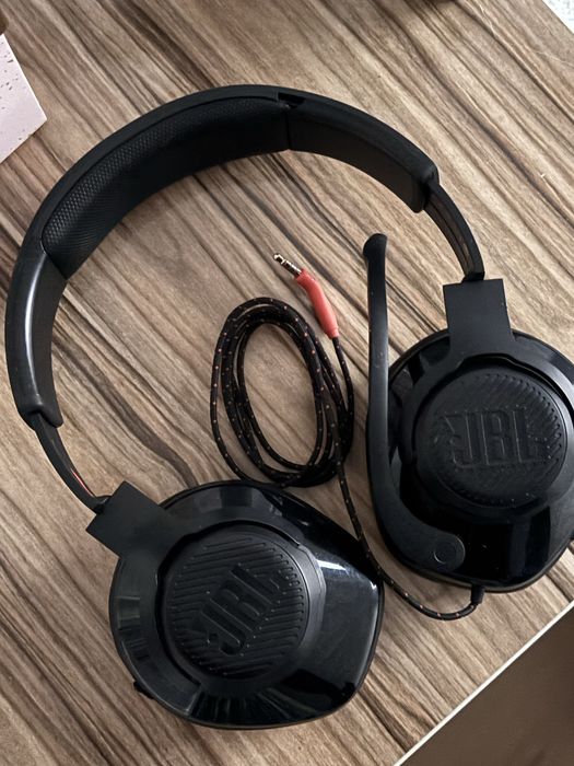 Игровые наушники JBL в отличном состоянии