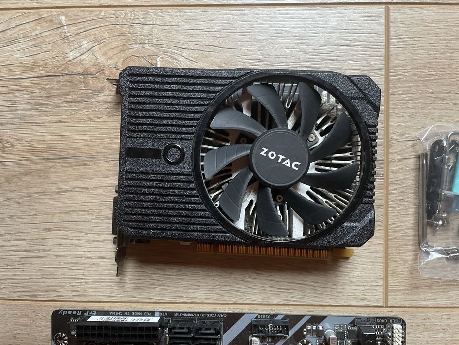 Placa de baza + procesor + 2x memorie ram + placa video