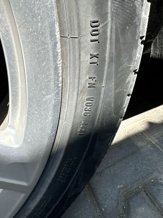 pirelli  285 40 21 всесезонни две гуми