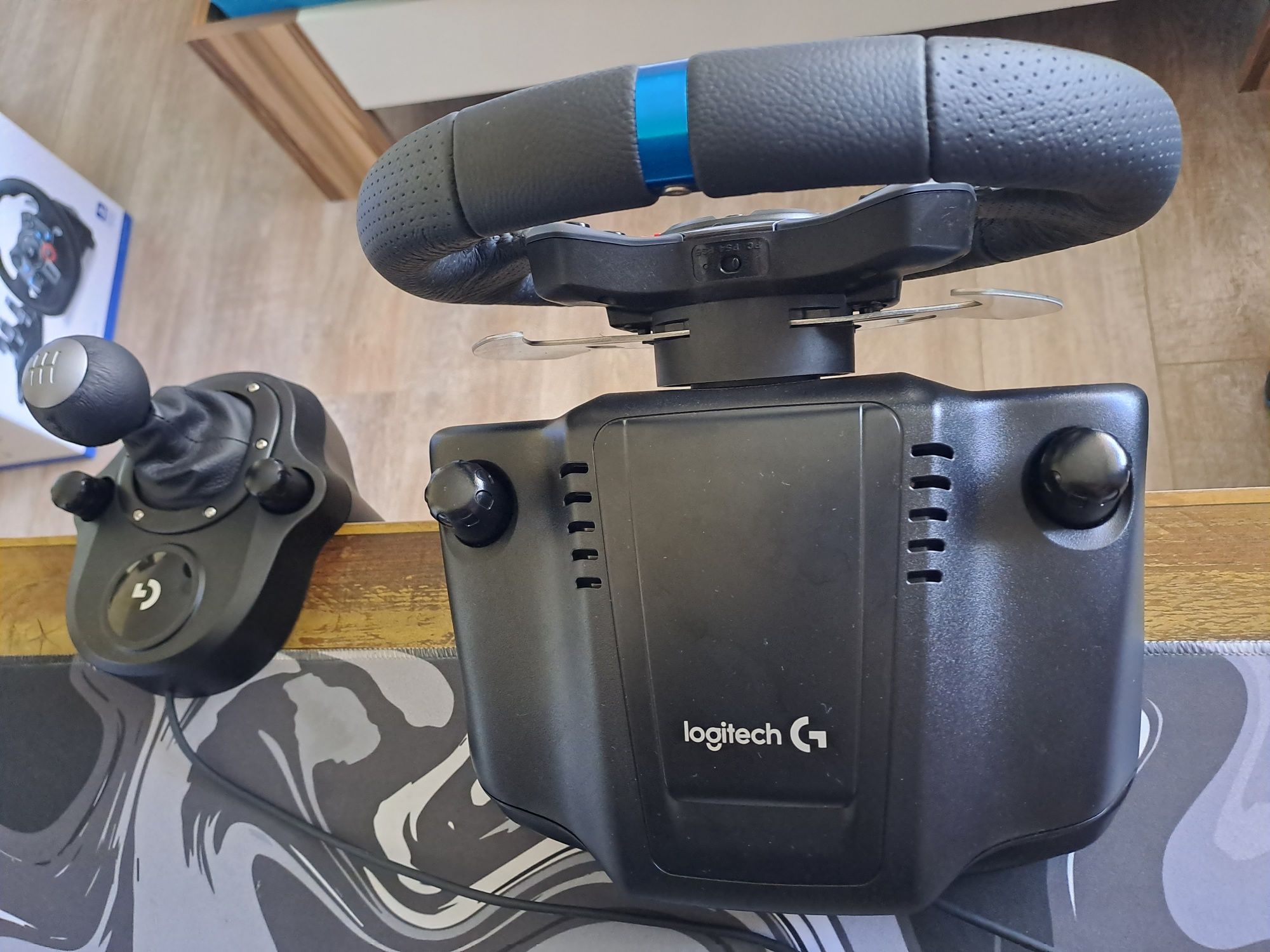 Волан с педали и скоростен лост  logitech G29