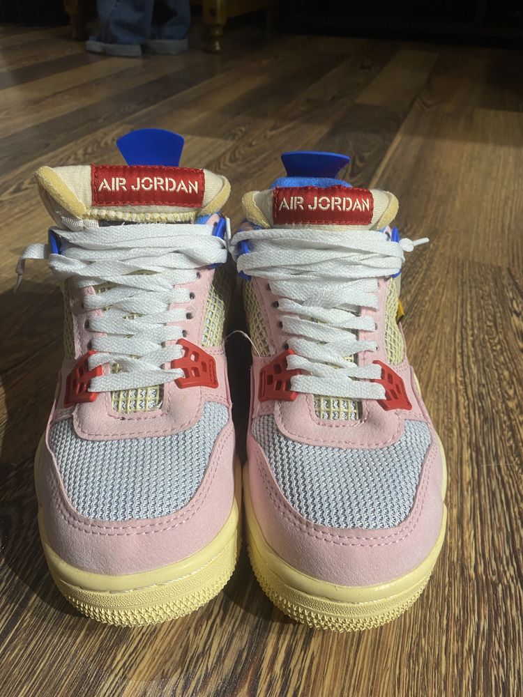 Срочно Продам Nike air Jordan 4