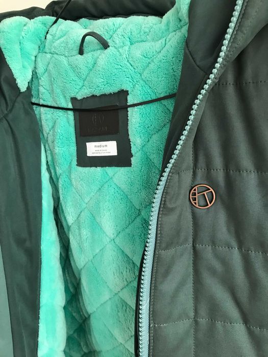 Geacă de iarnă lungă și foarte groasă pentru damă marca Kazane