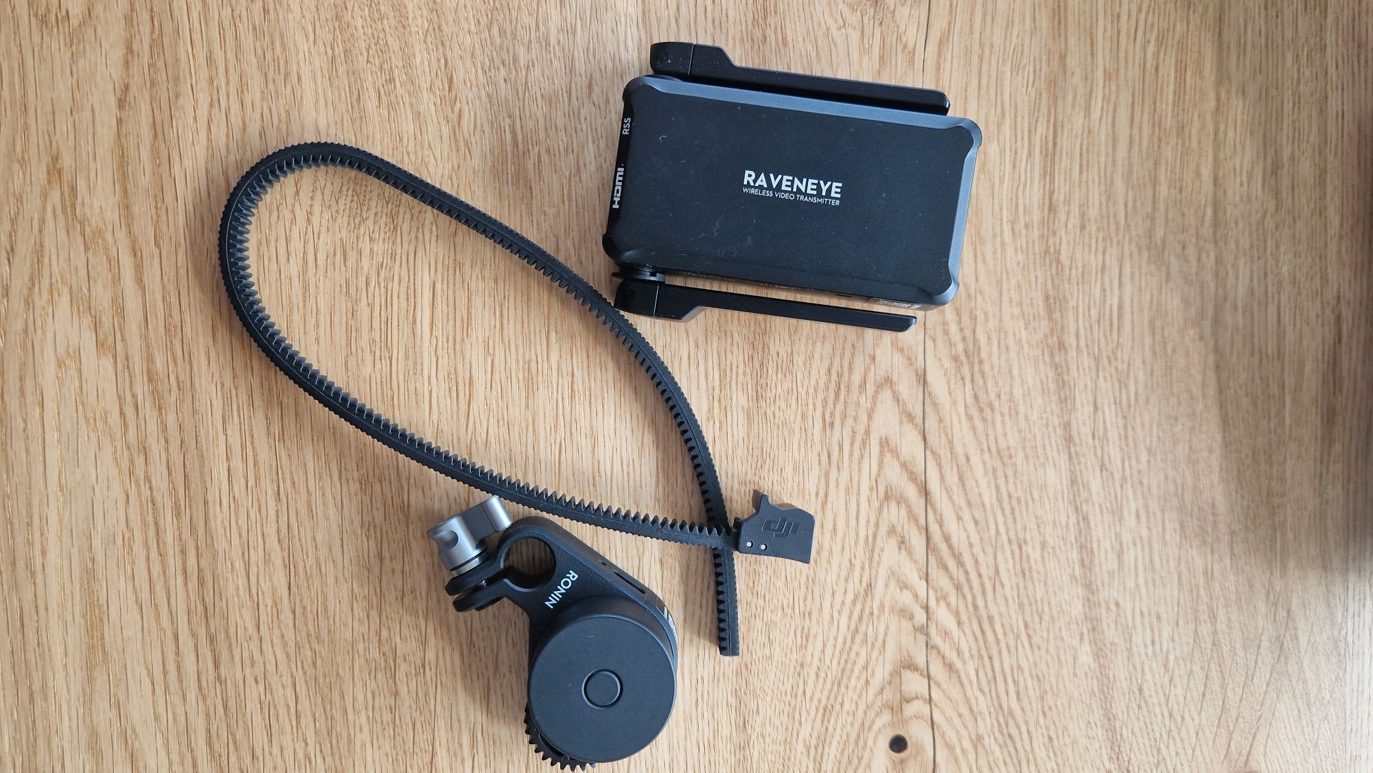 DJI Ronin SC2 Pro Combo Gimbal pe 3 axe (Raven Eye inclus)