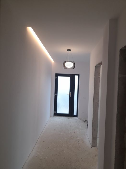 Electrician autorizat execut instalații electrice