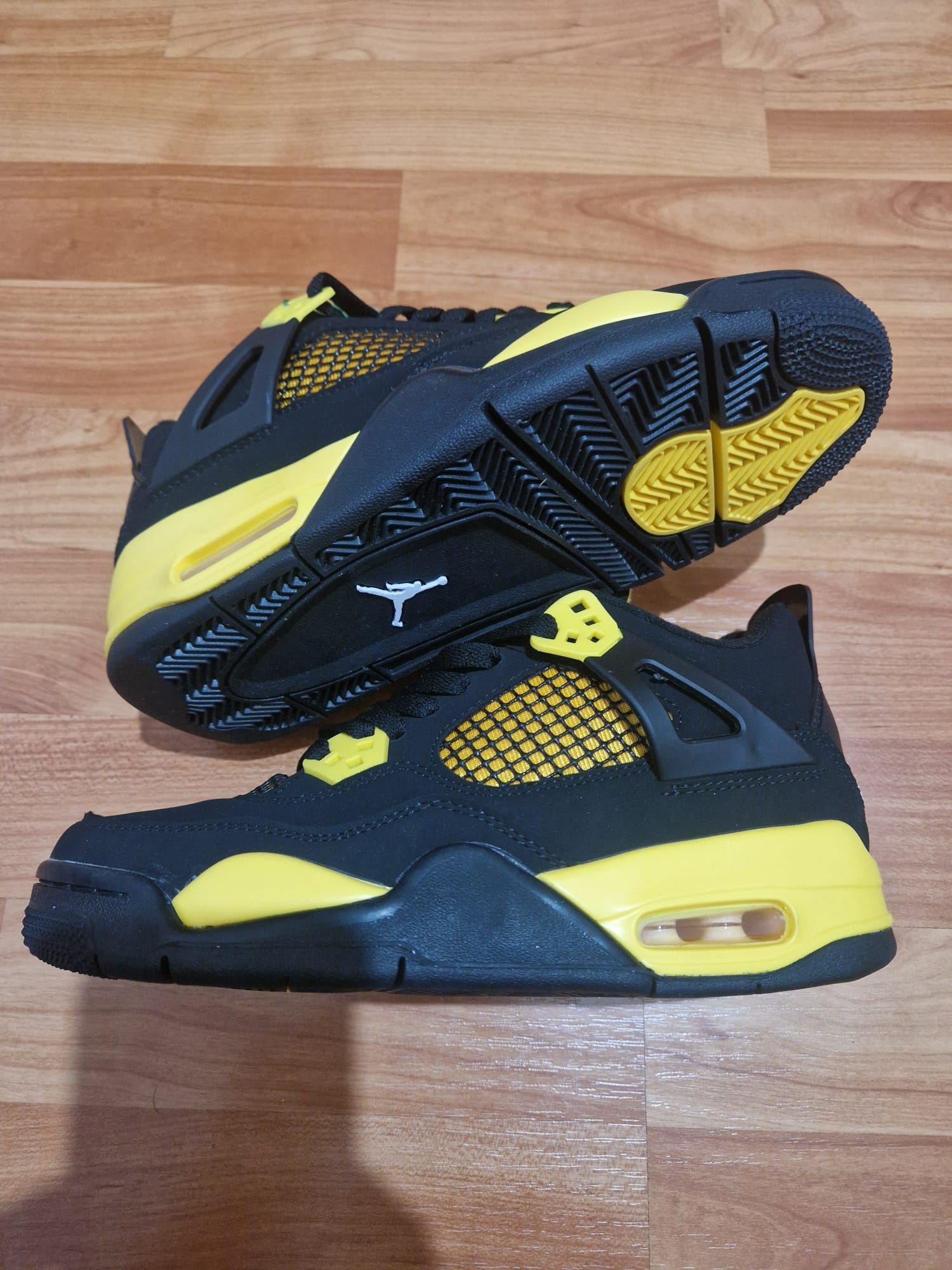 Adidași Jordan Retro patru
