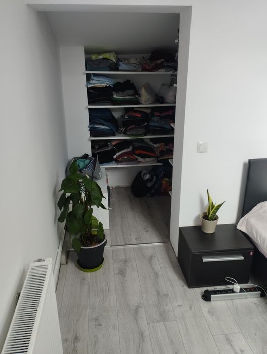Vând apartament 4 camere