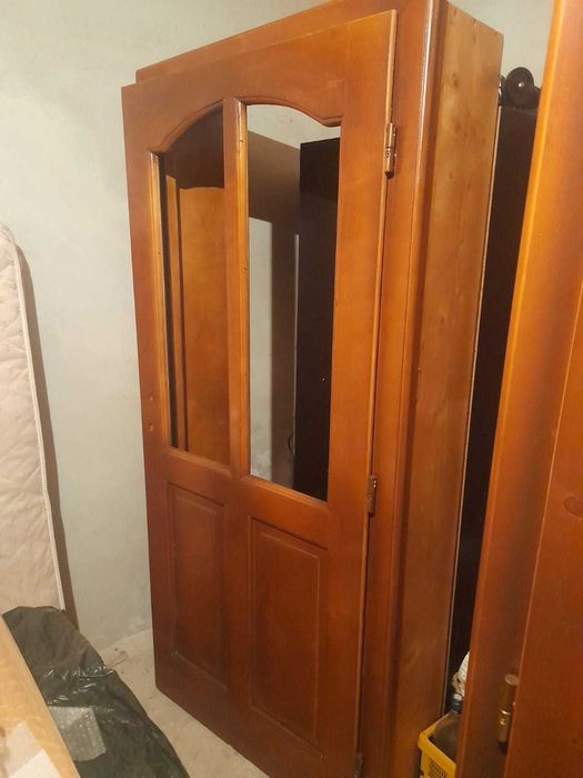Uși din lemn masiv