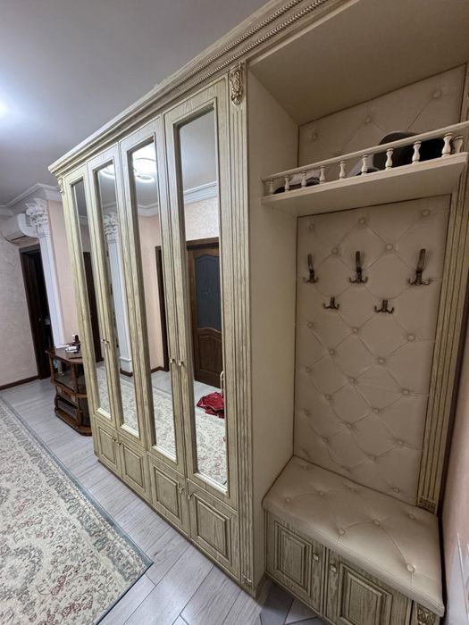 Продам почти новую прихожую