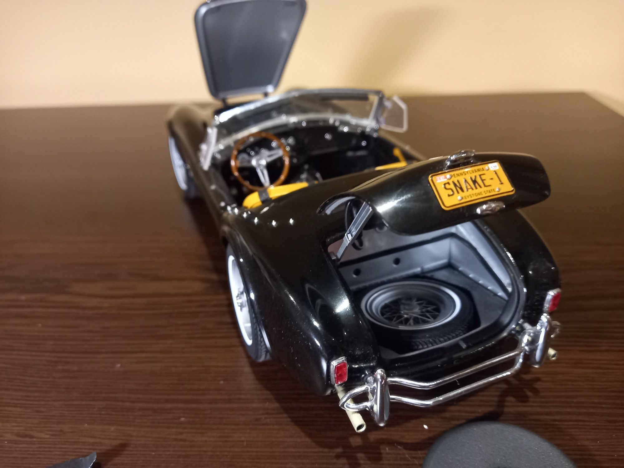 Ac cobra 1:18 exoto