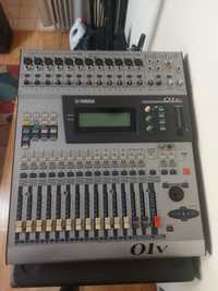 Mixer digital Yamaha 01v.