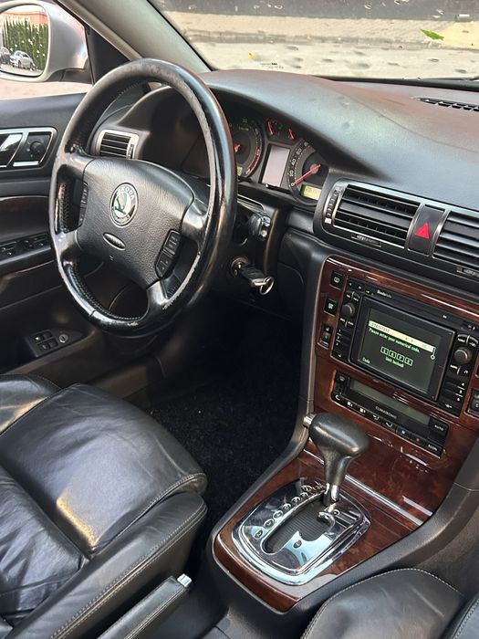 Skoda Superb 2006 2.5L diesel automat piele trapa jante stare buna +/-