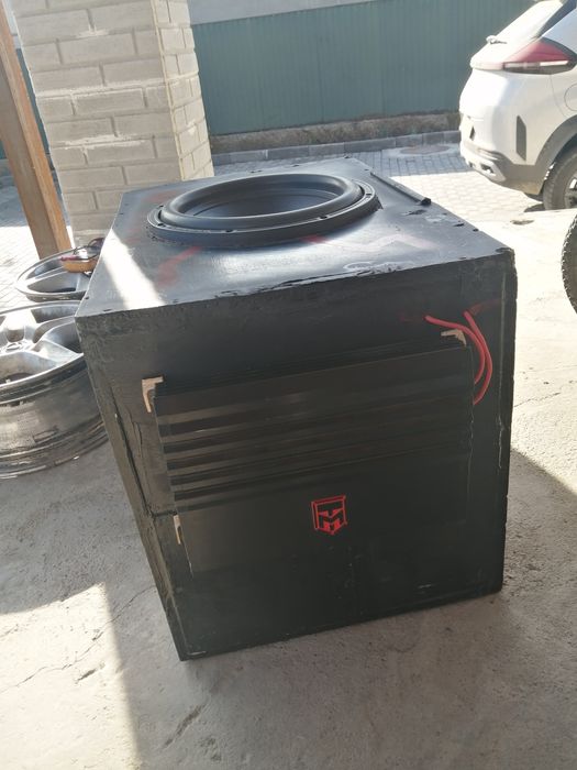 Продам сабвуфер с усилителем