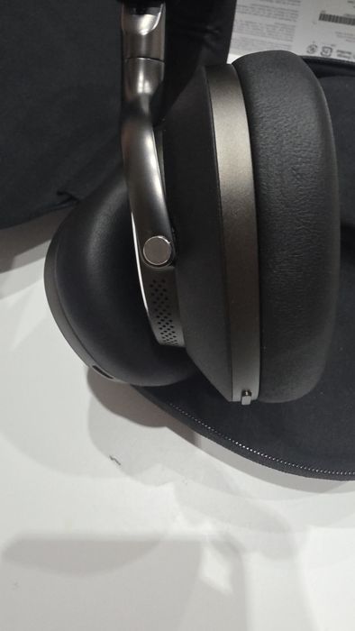 Vand casti Bowers and Wilkins PX8