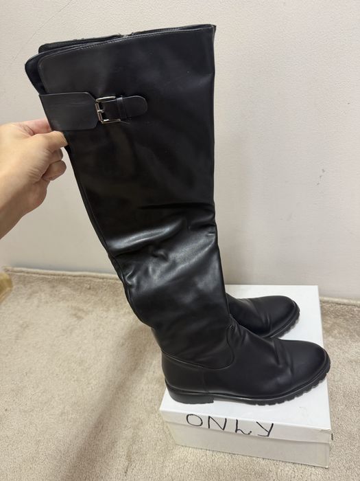 Черные кожанные зимние сапоги