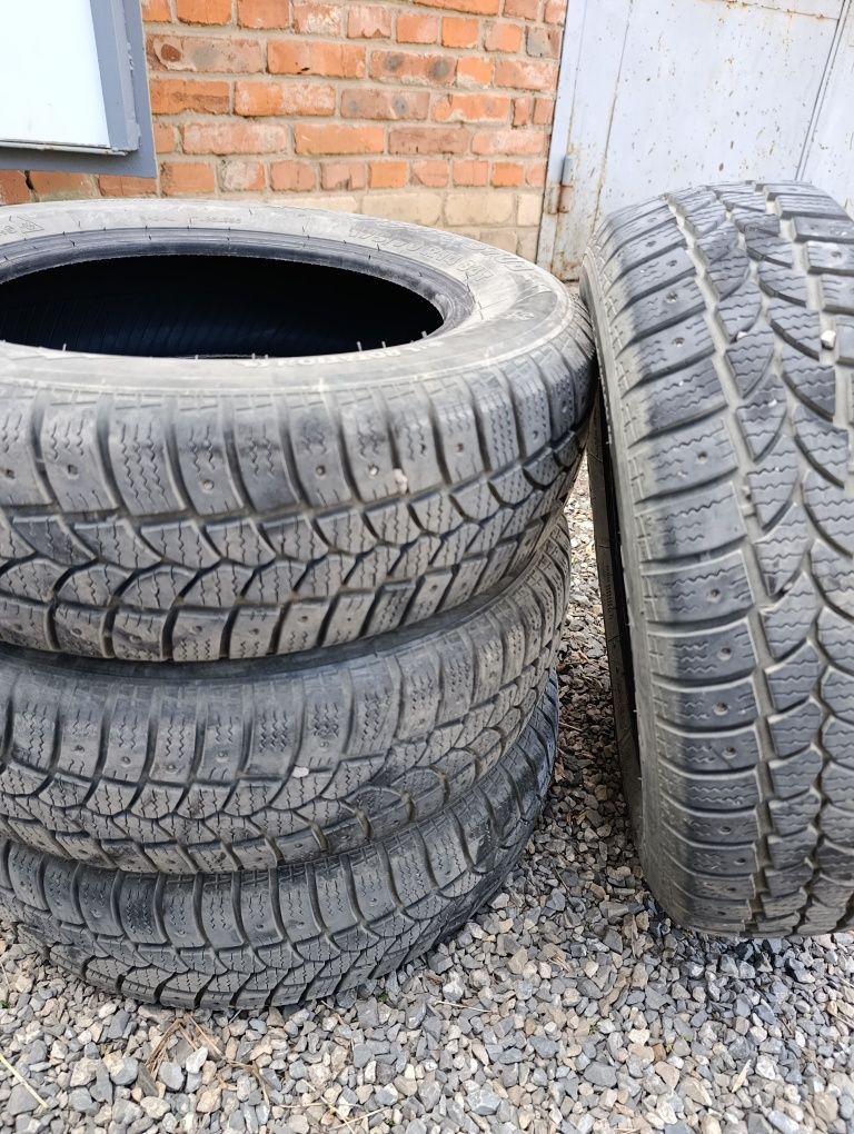 Продам зимние шины 4 шт.