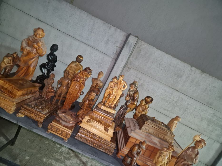 Statuete din lemn