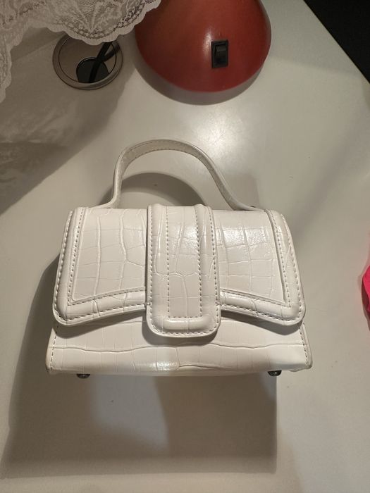 Нова бяла чанта от Zara