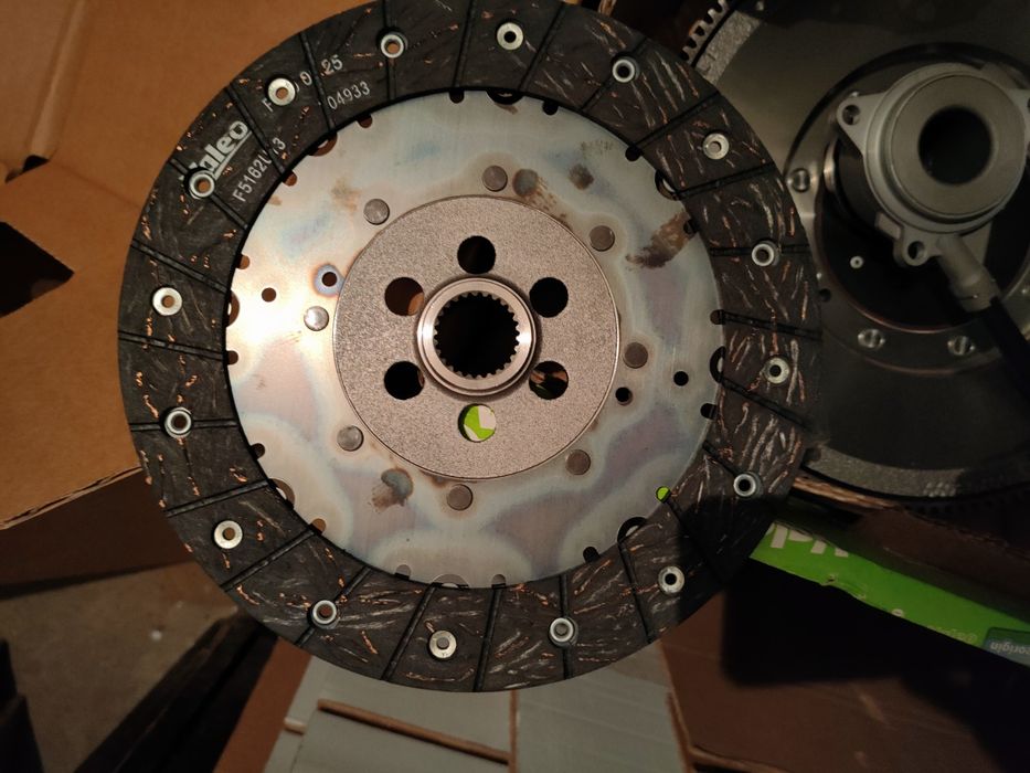 Vând ambreiaj cu volanta masa dubla Vw Tiguan motor 2.0 diesel 837345