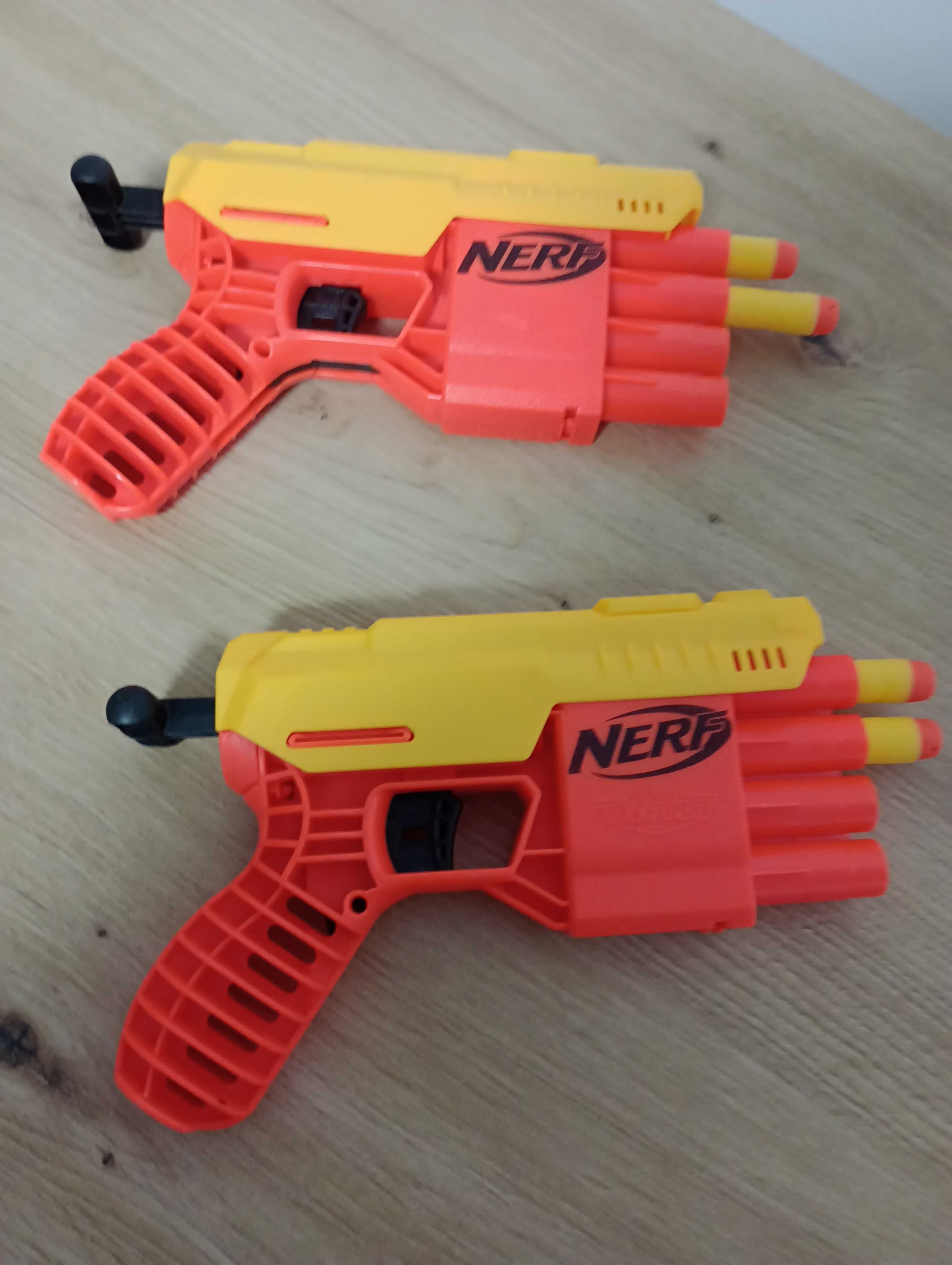 Vand lot cu doua jucarii arme Nerf Alpha Strike