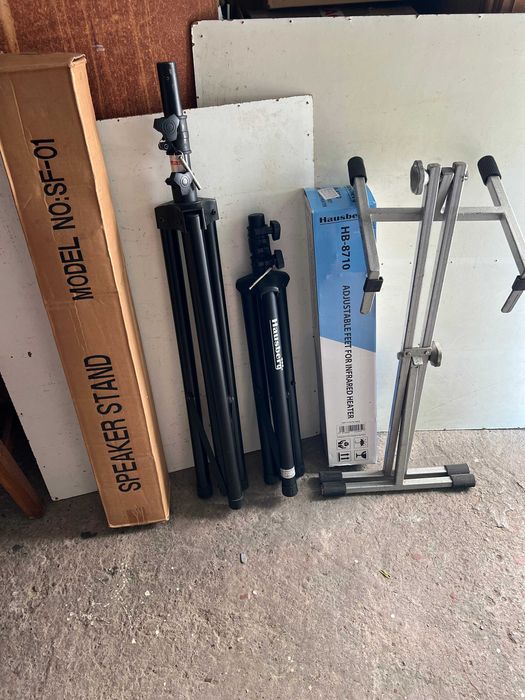 Stative pentru boxe muzicale