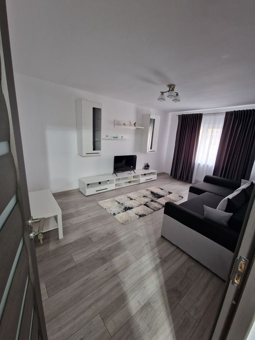 Inchiriez apartament!
