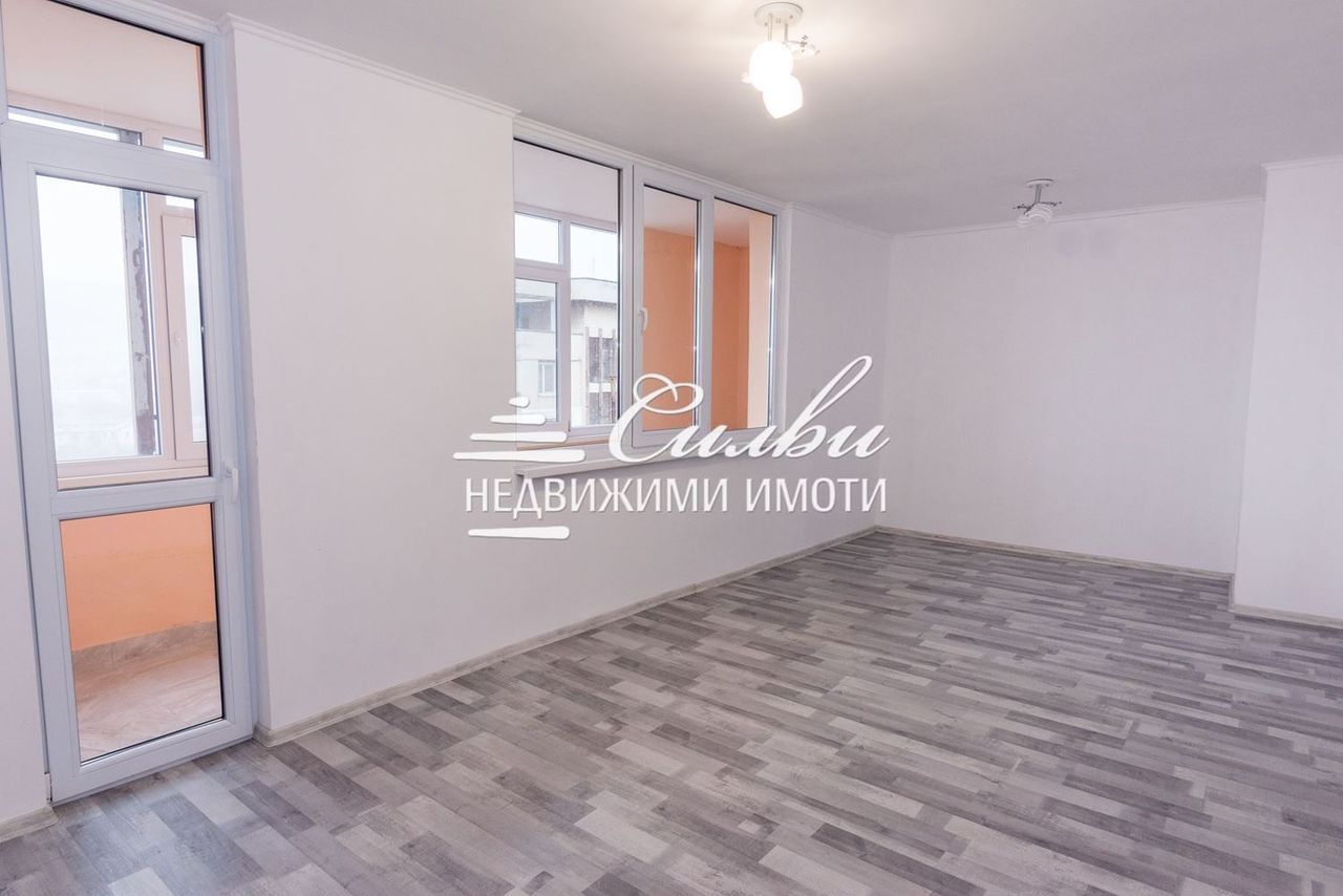 Дава се под наем Двустаен апартамент в Шумен, Тракия - 72 кв.м за 255 € - Снимка #3
