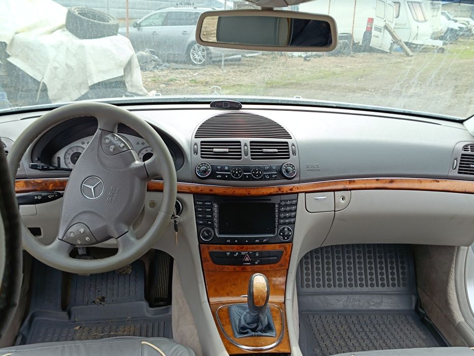 Mercedes E240 W211 на части