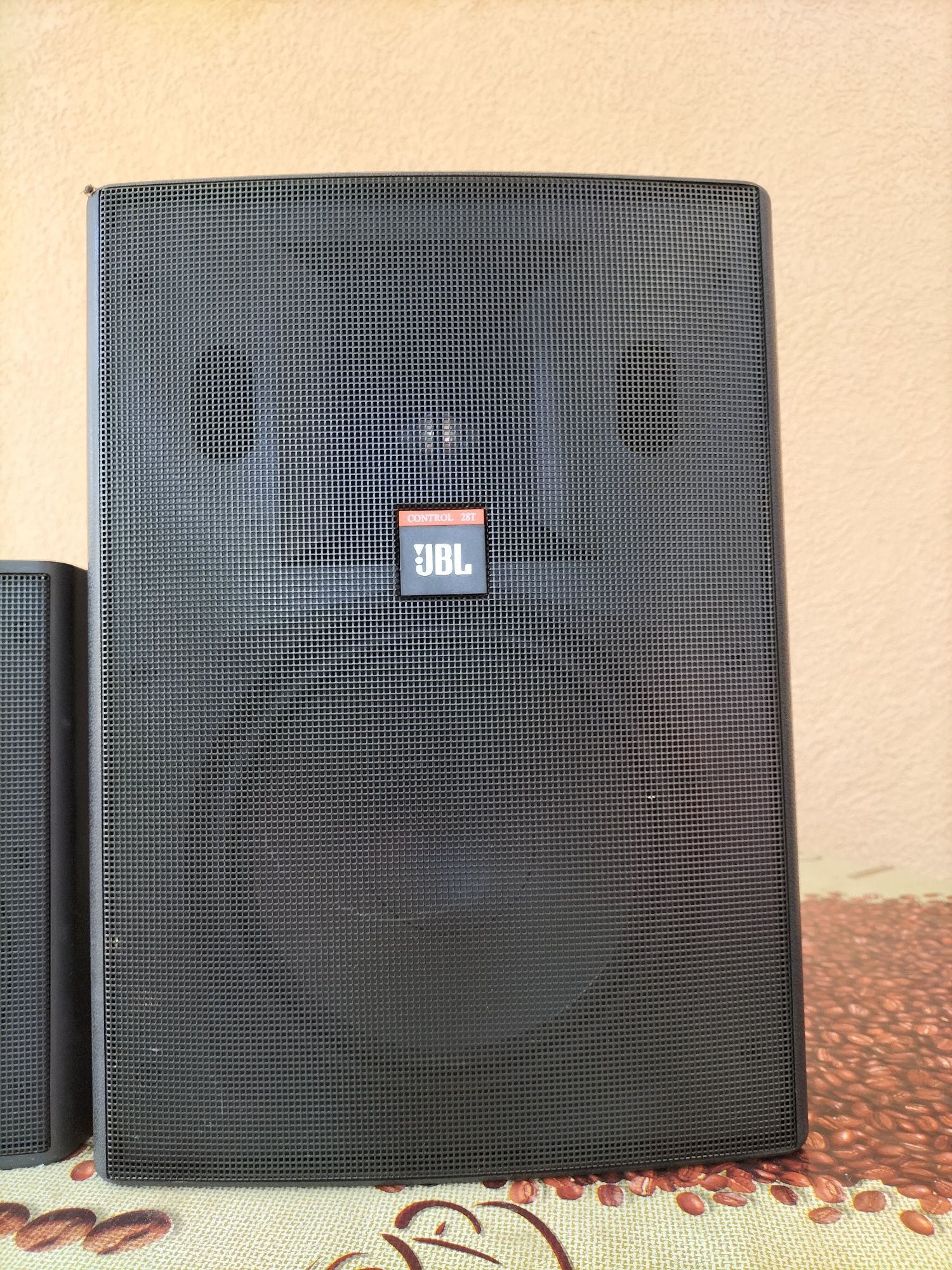 Vând boxe jbl 400€