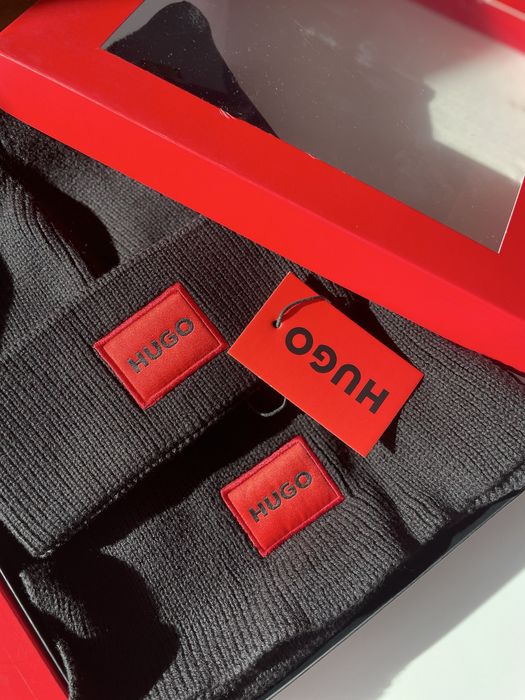 Мъжки подаръчен комплект в кутия шал и шапка Hugo