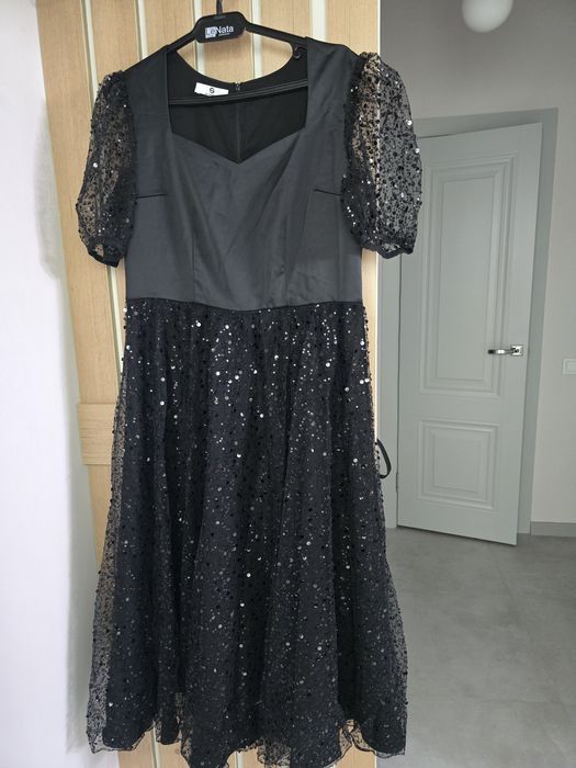 Продам платья вечерные