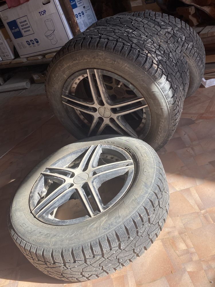Зимние шины с дисками 185/65 r15